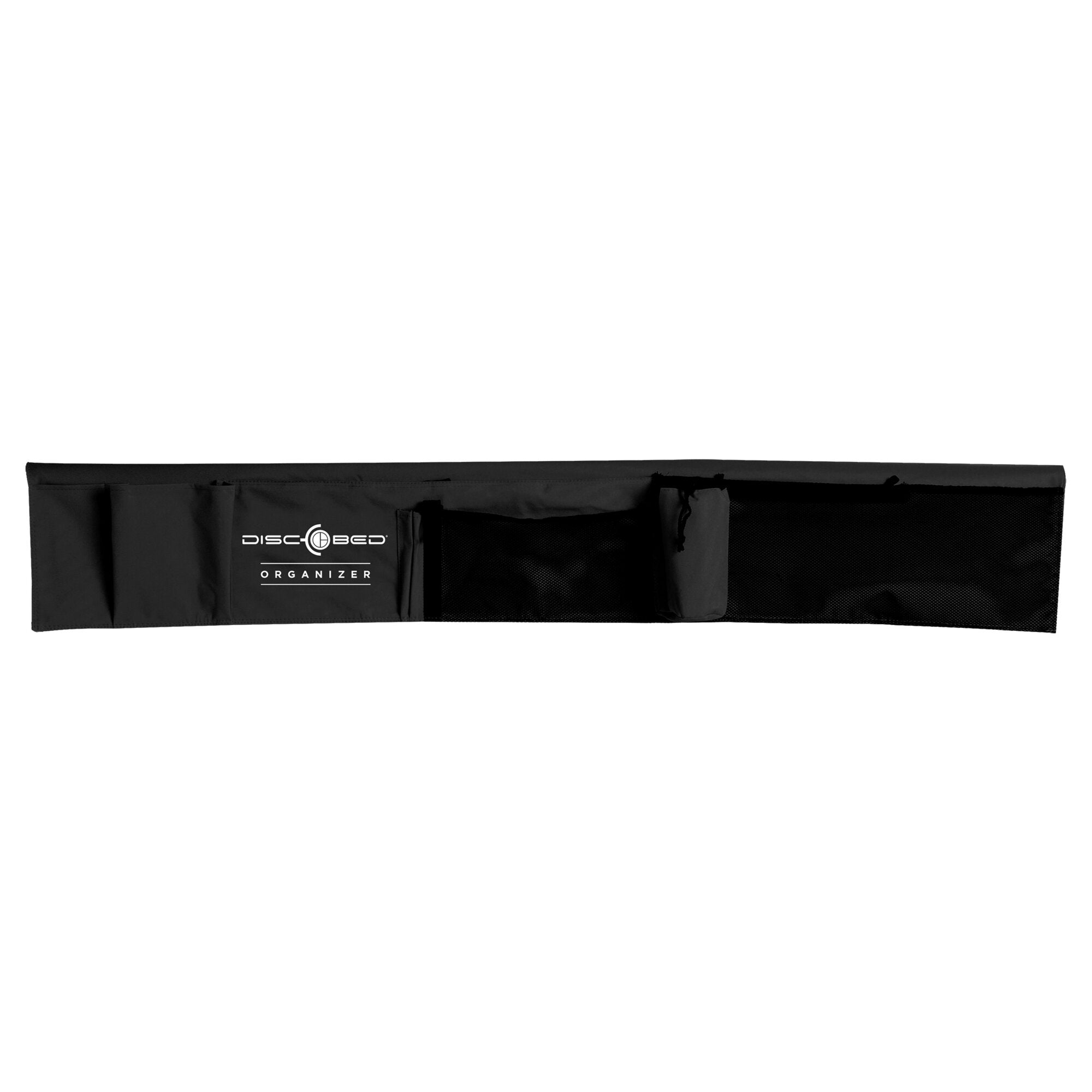 Schwarzer Stoff-Organizer mit mehreren Seitentaschen, an einem Feldbett befestigt; weiße Aufschrift Discobed Organizer sichtbar