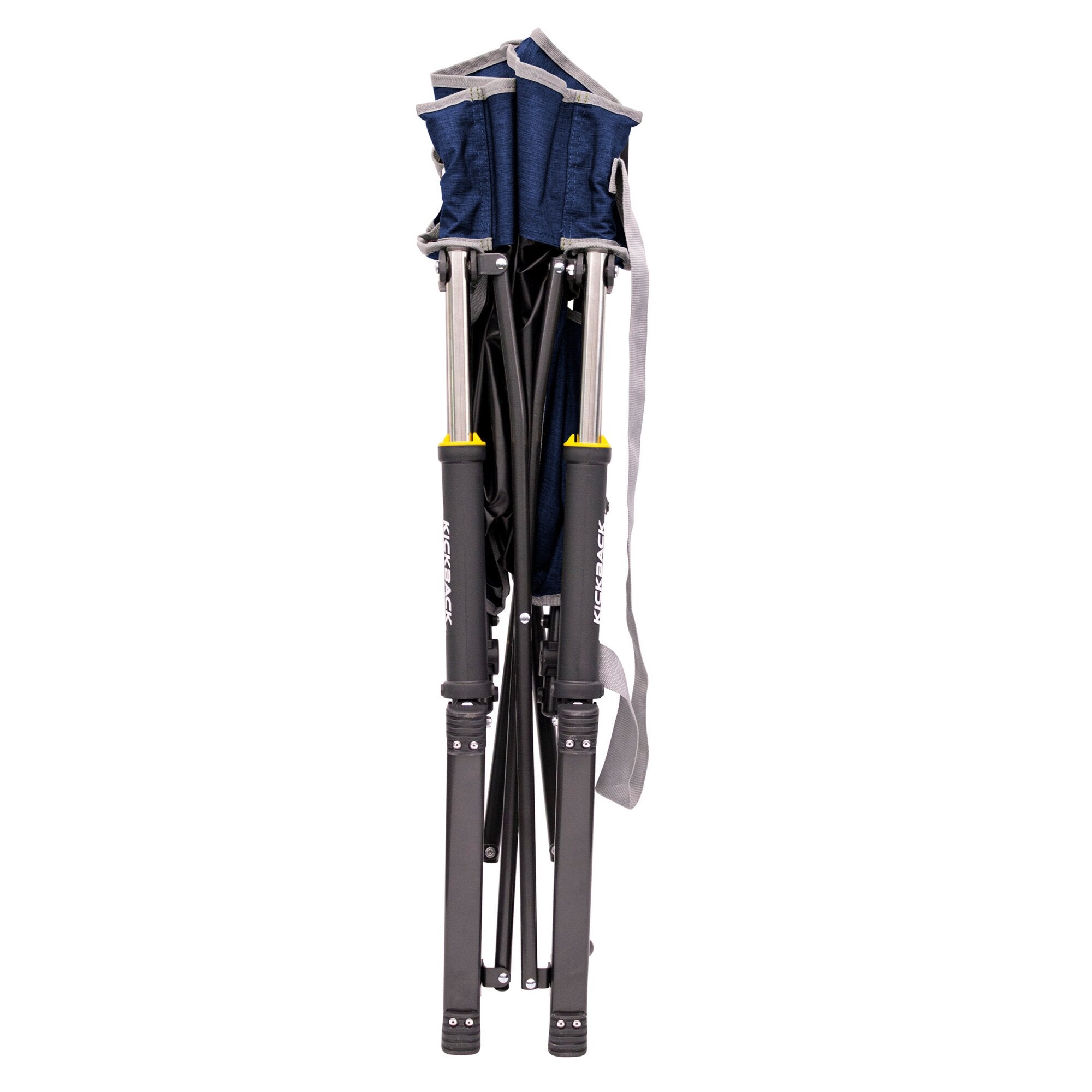 Zusammengefalteter Camping-Schaukelstuhl Kickback Rocker Indigo mit blauem Stoff, grauen Randnähten, silbernen Metallbeinen und gelben Endkappen