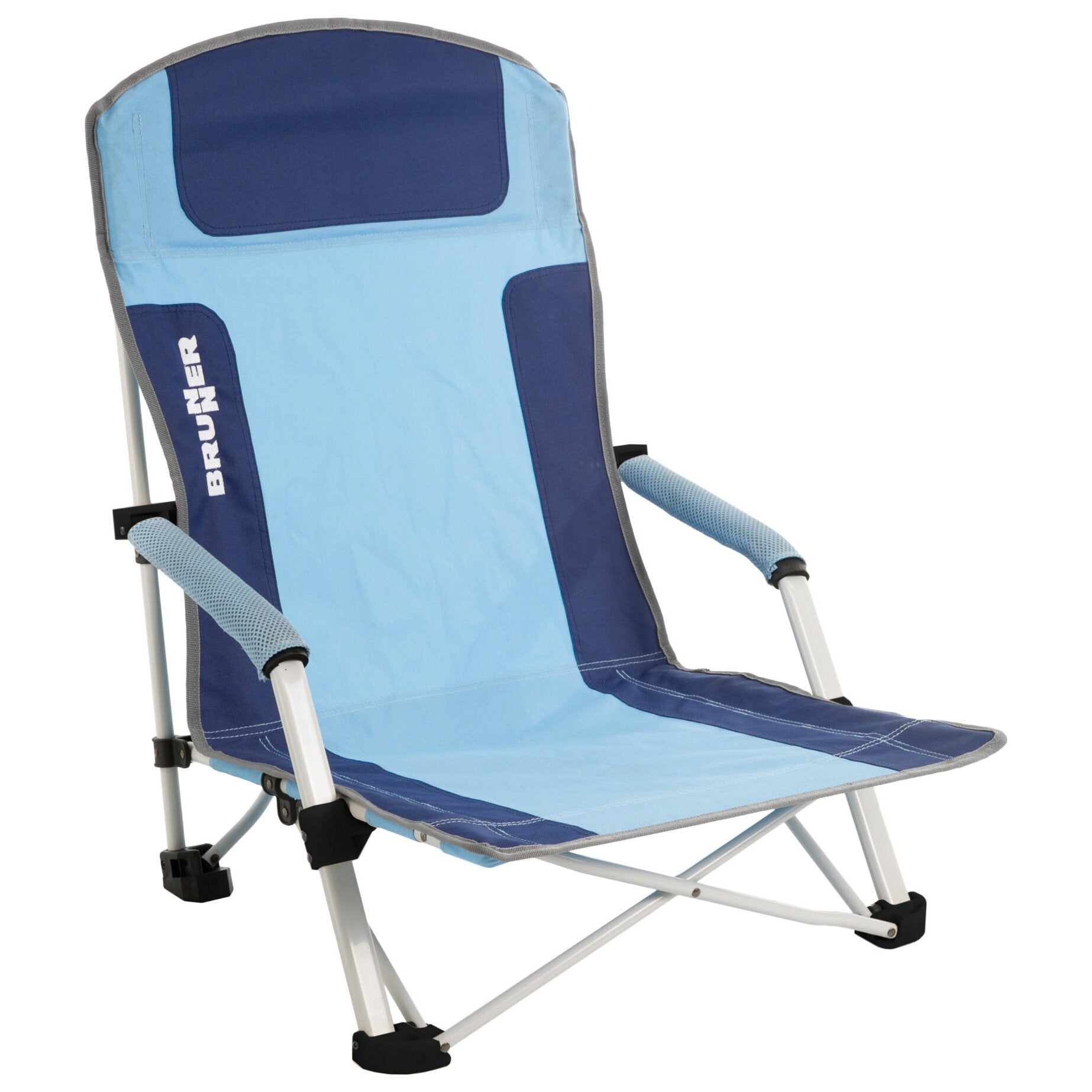 Strandstuhl Bula mit hellblauem Sitz- und Rückenteil, dunkelblaue Akzente, graue Ziernaht, silberner Rahmen und BRUNNER-Schriftzug am Seitenteil