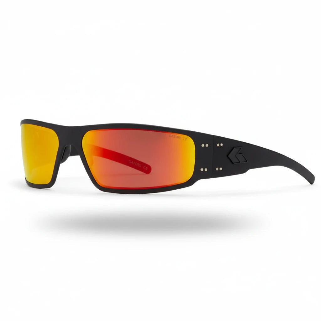 Schwarze GATORZ Magnum Sonnenbrille mit rechteckigen, verspiegelten orange-roten Gläsern und markantem, sportlichem Gestell.