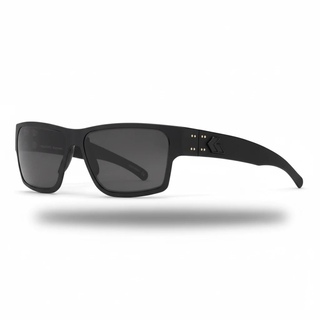 Schwarze GATORZ MILSPEC Ballistic Delta Schutzbrille mit rechteckigen, rauchgetönten Gläsern und robustem Rahmen aus.