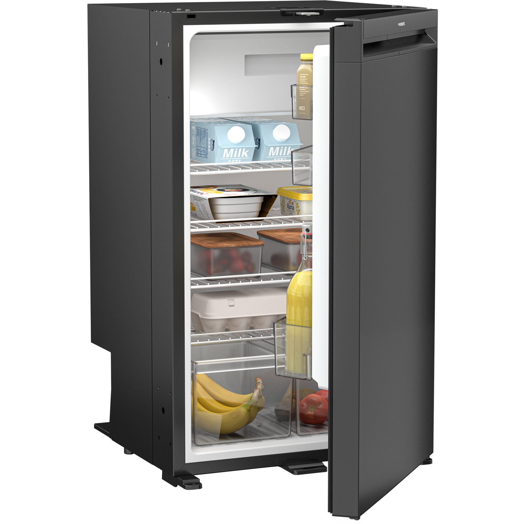 Dometic NRX 90V 12/24V Kühlschrank mit offener Tür, Regalen und sichtbaren Lebensmitteln wie Milch, Eier, Obst und Getränkeflasche