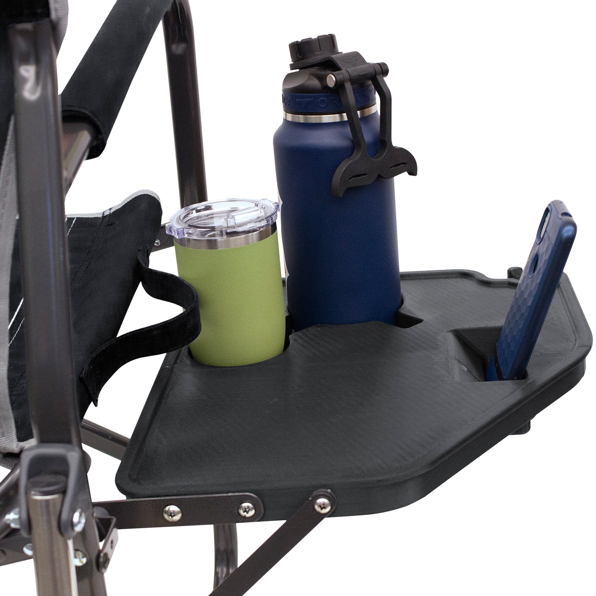 Detailansicht eines Camping-Schaukelstuhls Freestyle Rocker XL mit Tisch, blaue Trinkflasche im Halter und grüner Becher am Gestell