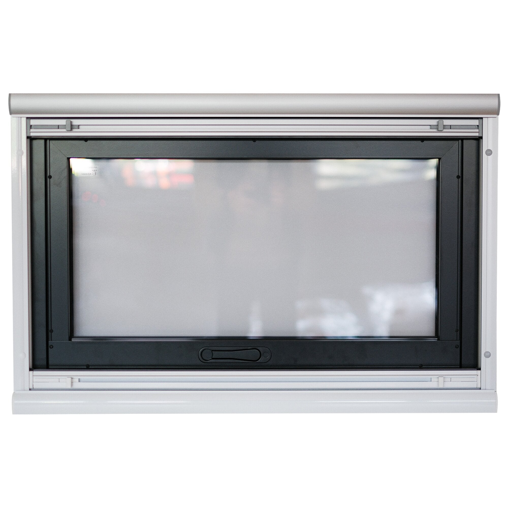 Nahaufnahme eines silbernen Innenrollos mit Gehäuse, seitlichen Führungsschienen und dunklem Fensterrahmen, Abmessung 900 x 550 mm