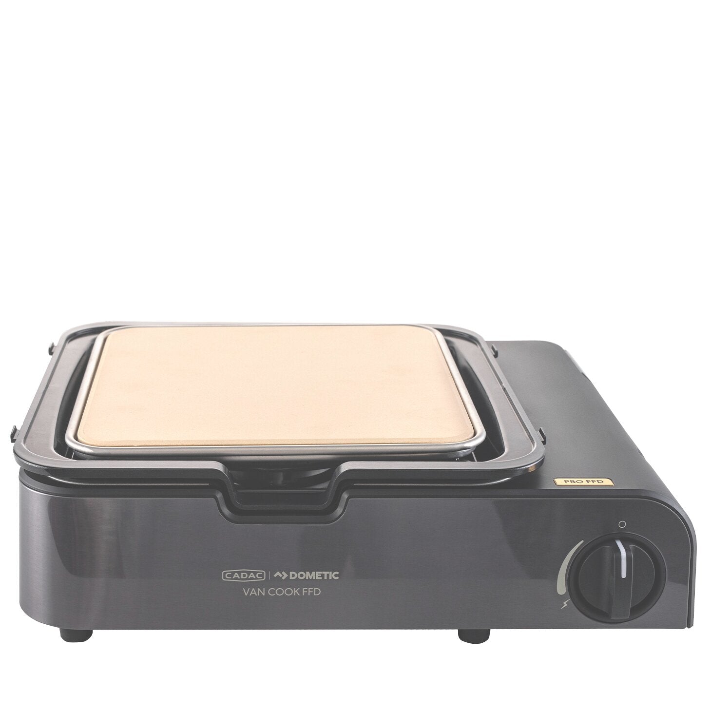 Schwarzer kompakter Pizzagrill mit beigem Pizzastein im Metallrahmen, rechts ein runder Drehknopf, vorne sichtbar CADAC DOMETIC VAN COOK FFD