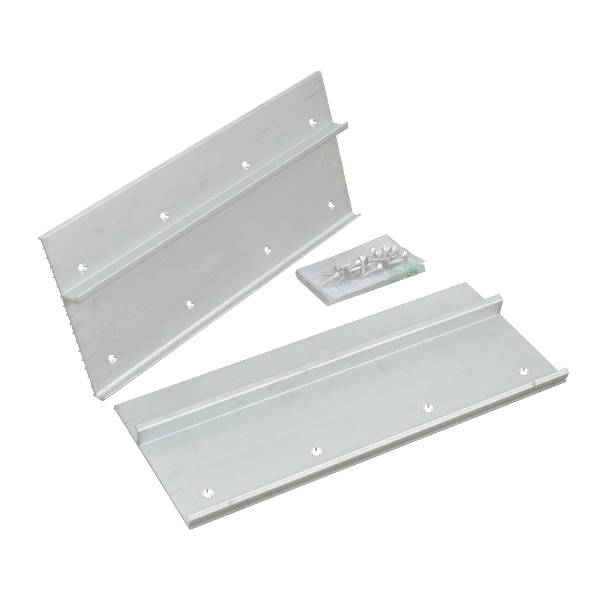 Verzinkte Metallprofile mit Lochreihen und Kantenteilen plus Schrauben im Beutel, sichtbar Teil eines Fiberglass Roof Kits