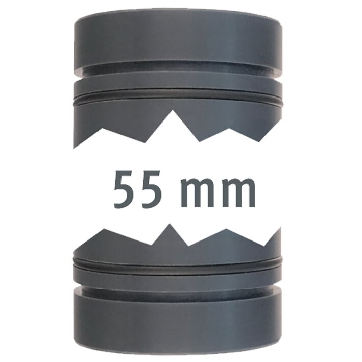 Dunkelgraues Rohrstecksystem-Teil aus zwei Halbschalen, dazwischen gezackte Kanten, mittig der Aufdruck 55 mm
