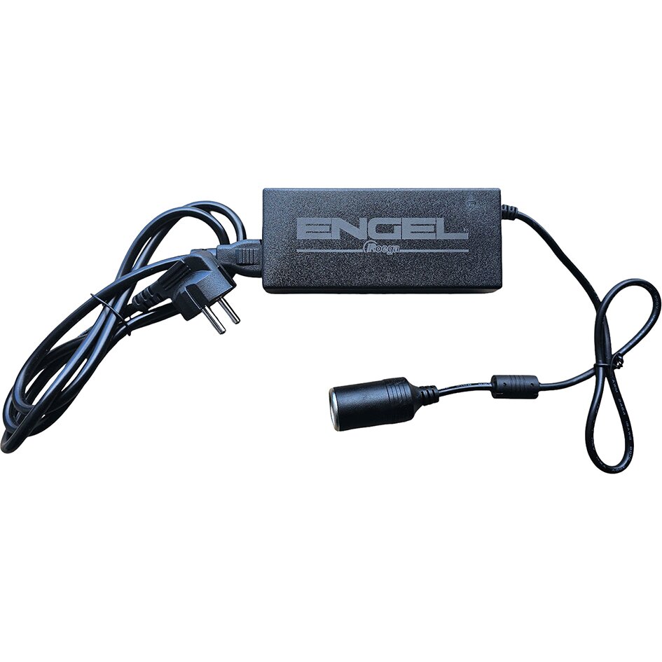 Schwarzes rechteckiges Netzgerät mit langem Zuleitungskabel, EU-Stecker links und Ausgangskabel rechts mit Barrel-Stecker, Gehäuse trägt das Engel-Logo
