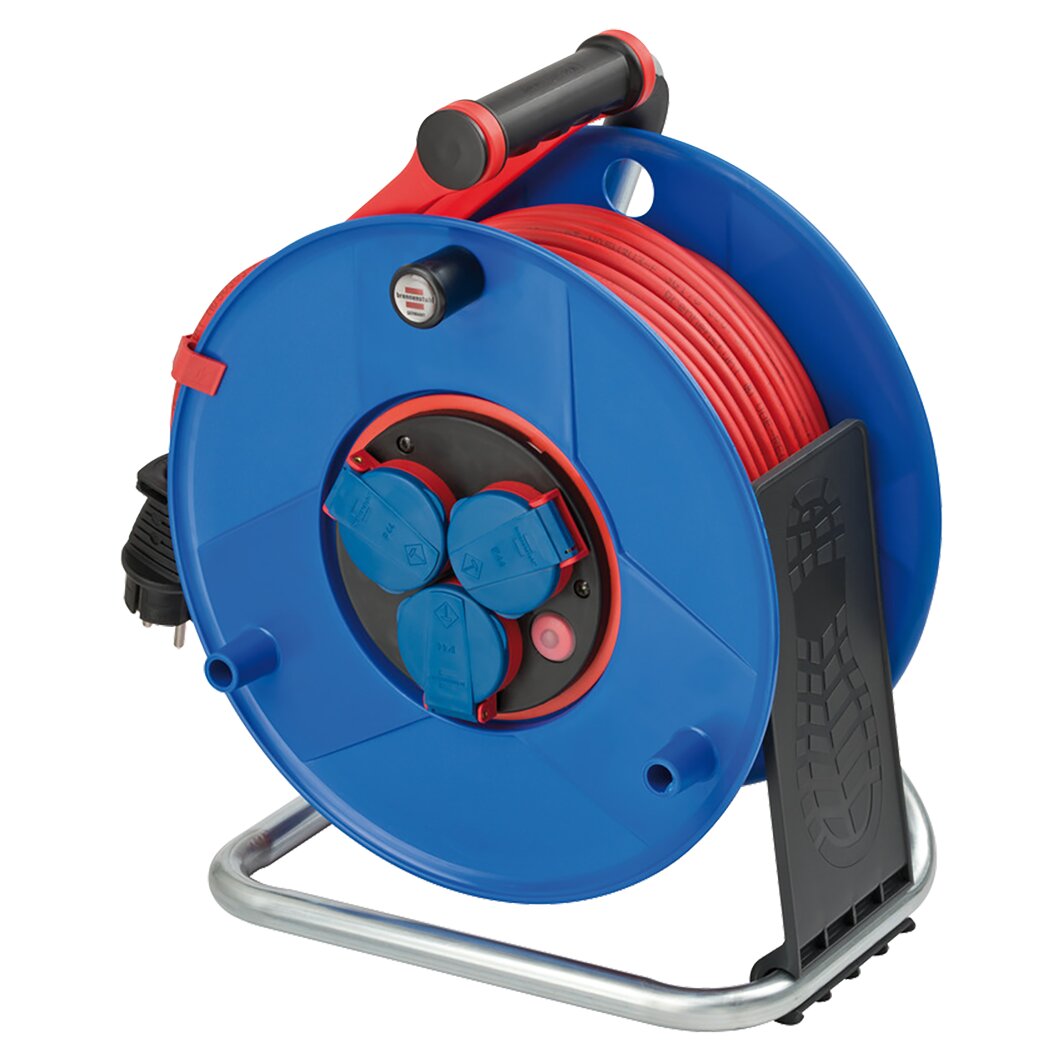 Blauer Kabeltrommel mit rotem Kabel, zentraler roter Hub, vier blauen Steckdosenabdeckungen, Trag- und Standgestell aus Metall, Griff oben