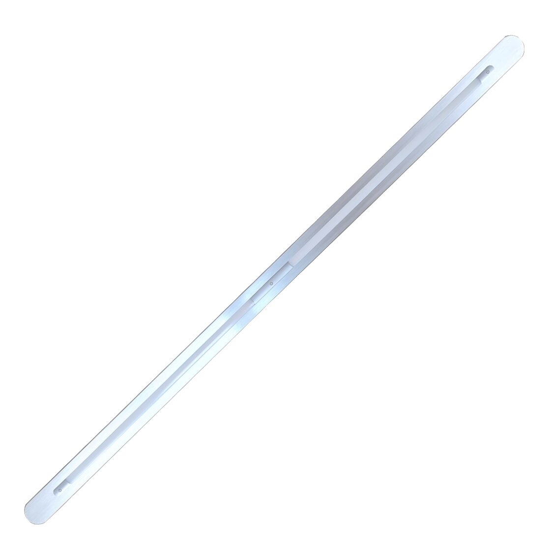 Lange silberne Lichtleiste mit integriertem Diffusor und Ambientebeleuchtung, flache Bauform mit abgerundeten Endkappen