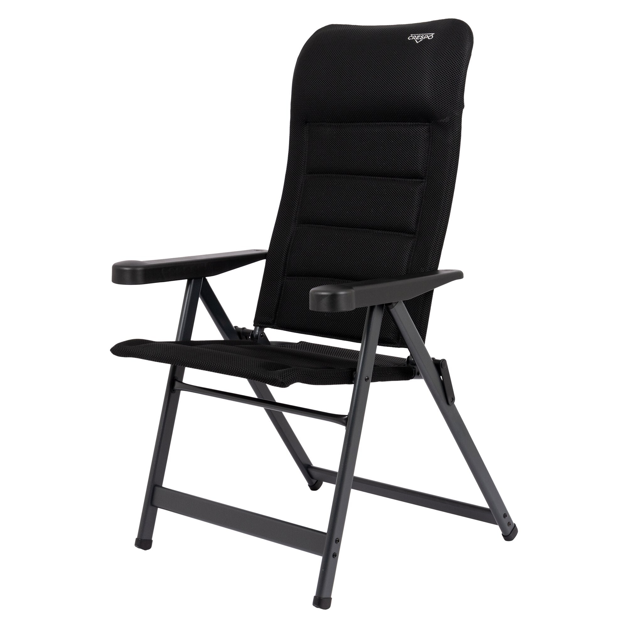 Schwarzer Campingstuhl AP/237 Air-Deluxe mit Mesh-Rückenlehne, Armlehnen und klappbarem Metallgestell; Crespo-Logo am Kopfteil sichtbar