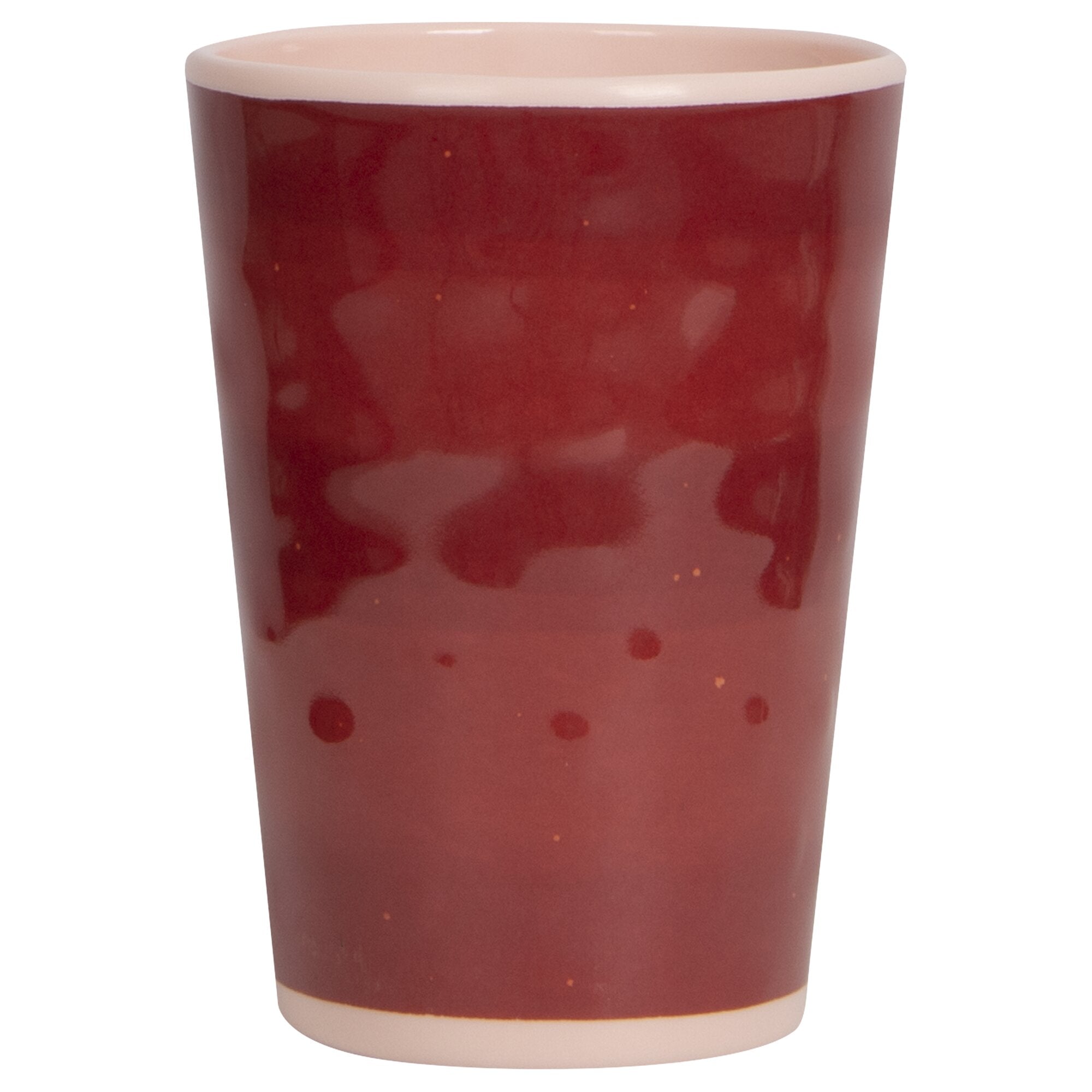 Trinkbecher Halo in terrafarbener Glasur, roter Becher mit hellem rosa Rand oben und unten, kleine Flecken in der Glasur