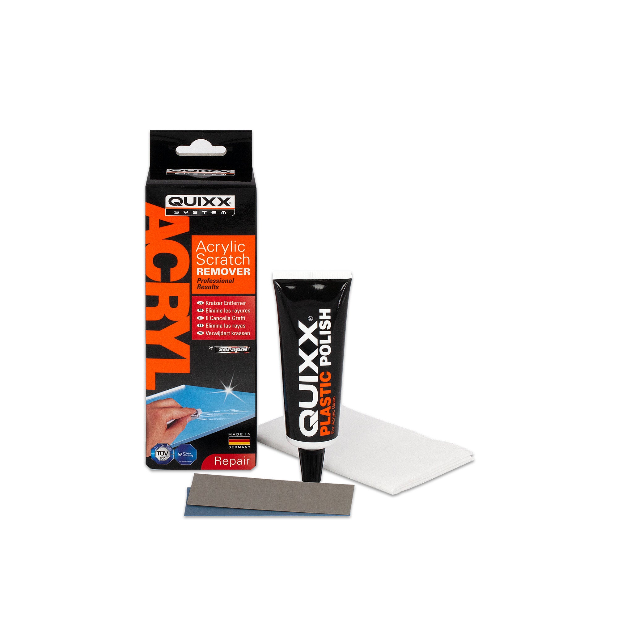 Schwarze QUIXX System-Verpackung mit orangefarbenem Schild Acrylic Scratch Remover daneben Tube weißes Tuch und Farbmuster