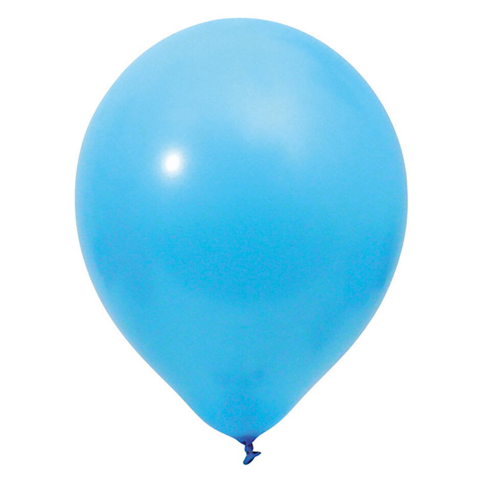 Blauer Ballon in Tropfenform mit unten zugebundener Knoten, glatte Oberfläche vor hellem Hintergrund