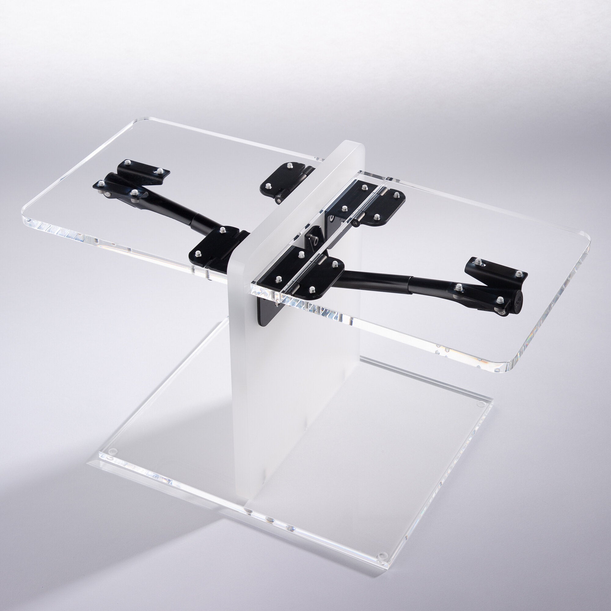 Transparente Acryl-Tischplatte mit schwarzen Metallhaltern und Schraubverbindungen, komplettes Tischplattenhalter-Set