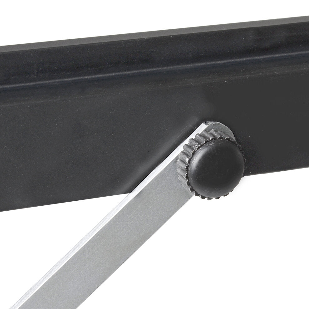 Detail eines schwarzen Rolltischrahmens mit silbernem schräg verlaufendem Arm und verstellbarem schwarzen Knopf mit gerändelter Oberfläche