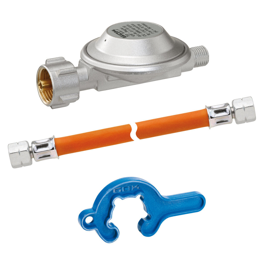 Outdoor-Anschlussset aus silbernem Druckregler mit Gewinde, orange flexibler Schlauch mit Metallklemmen und blauem Spezialwerkzeug