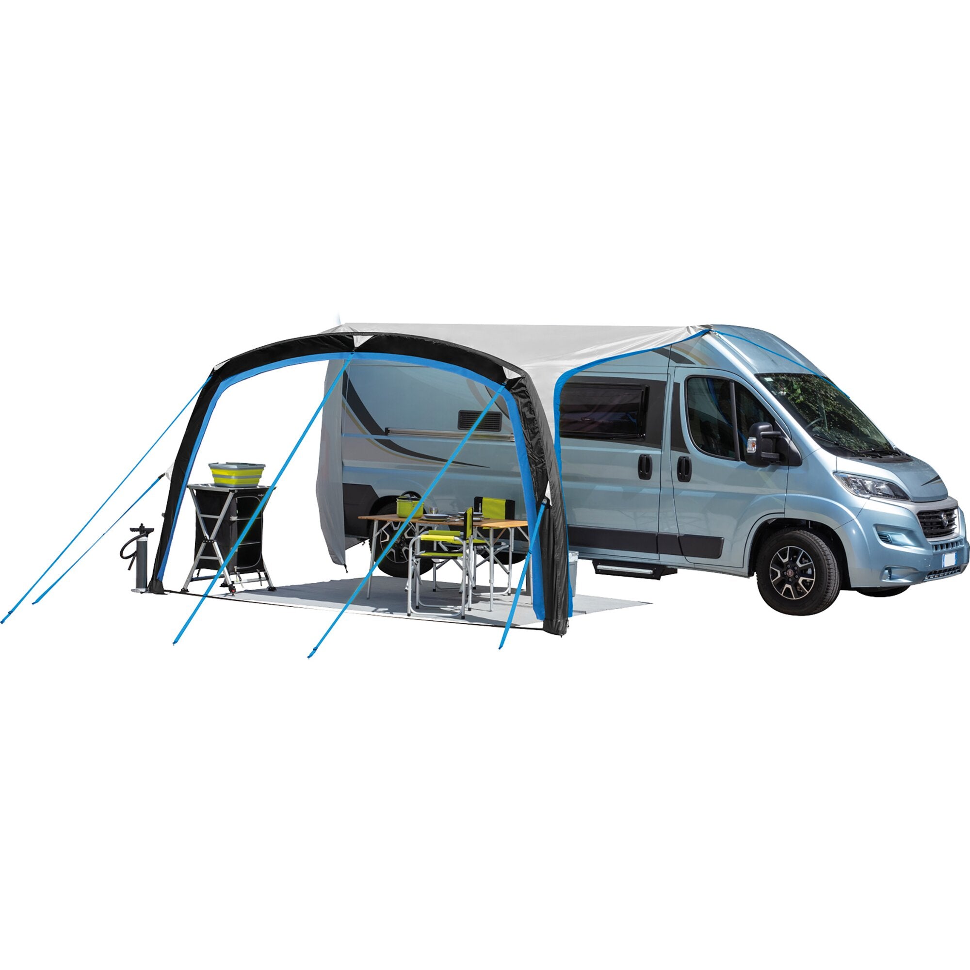 Sonnendach Skia 400 cm am Wohnmobil, seitliches Zelt in Blau und Grau mit Abspannseilen, darunter Esstisch und Stühle