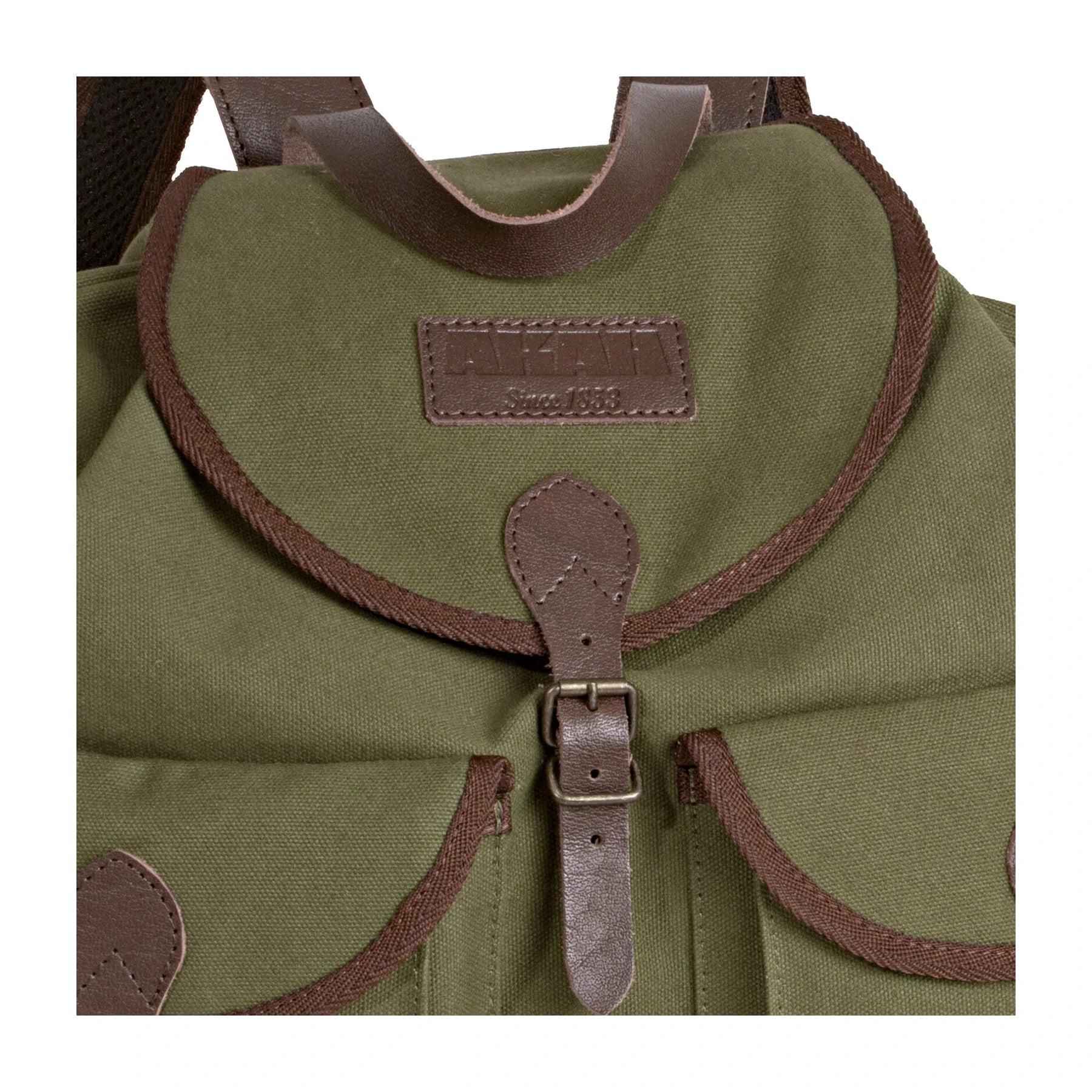 AKAH Canvas-Jagdrucksack · Hauptdeckel mit Büffellederriemen und Messingschnalle