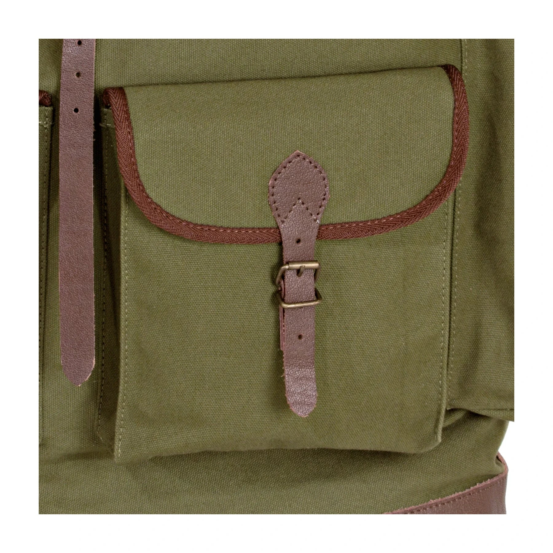 AKAH Gebirgsrucksack Österreich · Detail der vorderen Schnallentasche