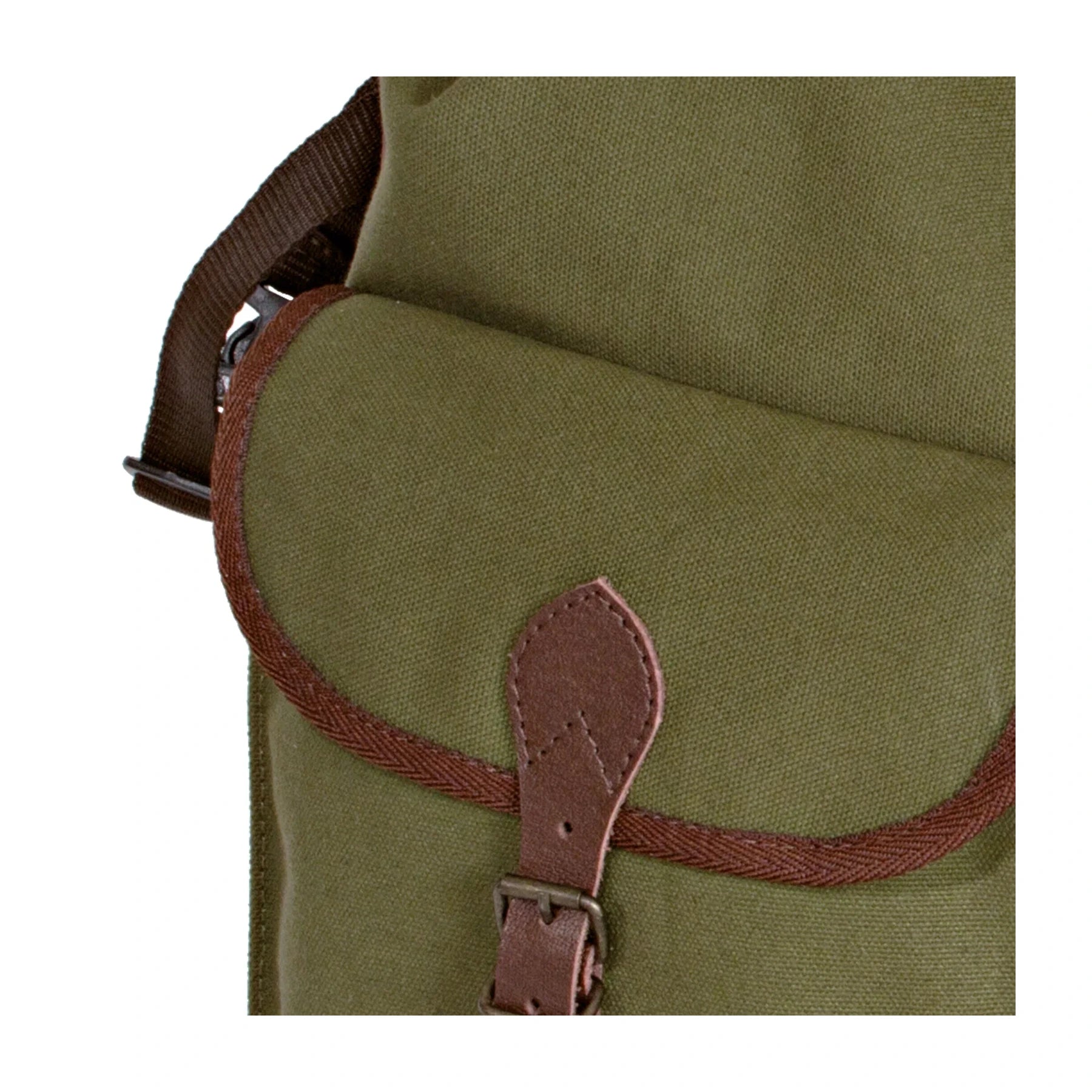 AKAH Gebirgsrucksack Österreich · Detail der seitlichen Spektivtasche