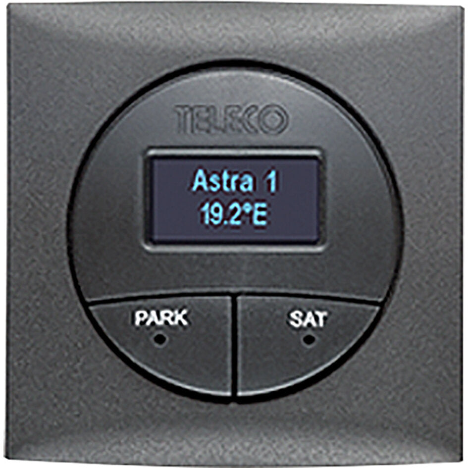 Nahaufnahme eines schwarzen runden Frontpanels einer Sat-Anlage mit Display, auf dem Astra 1 19.2E angezeigt wird, darunter PARK und SAT