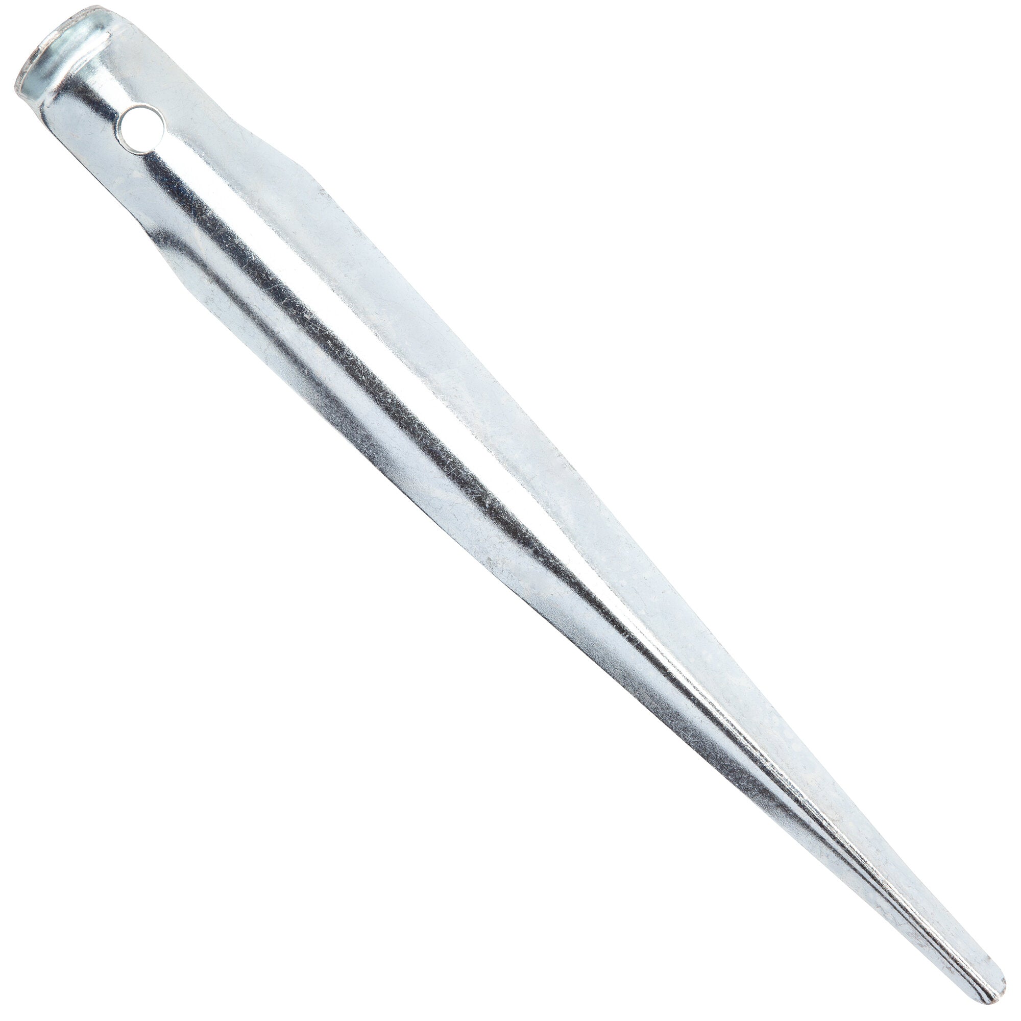 Galvanisierter Zelthering aus Metall, flache lange Stange mit rundem Loch in der Mitte, diagonale Perspektive