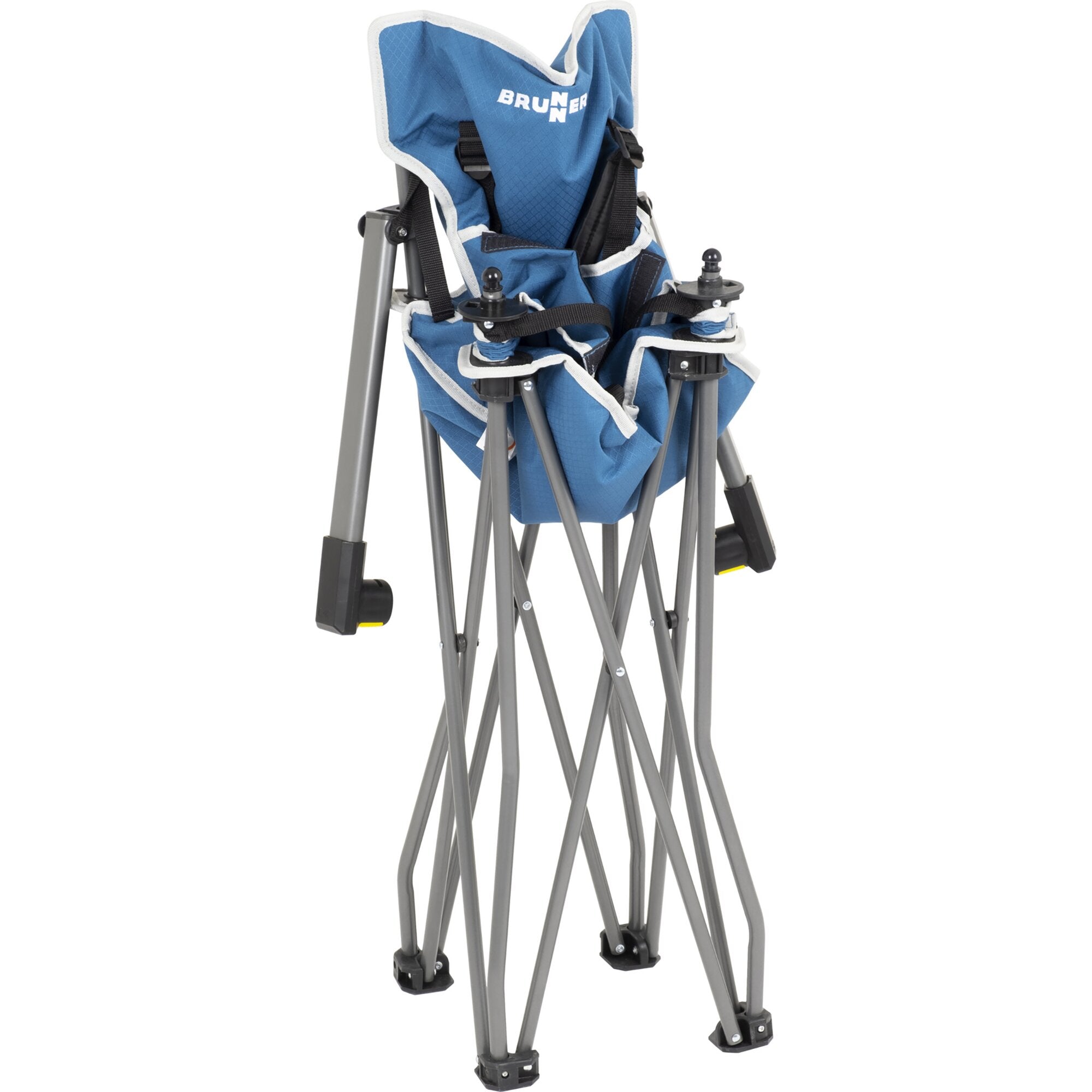 Zusammengefalteter blauer Baby-Hochstuhl mit grauen Metallbeinen, sichtbare Gurte und Schnallen, Brunner-Logo auf dem Stoff