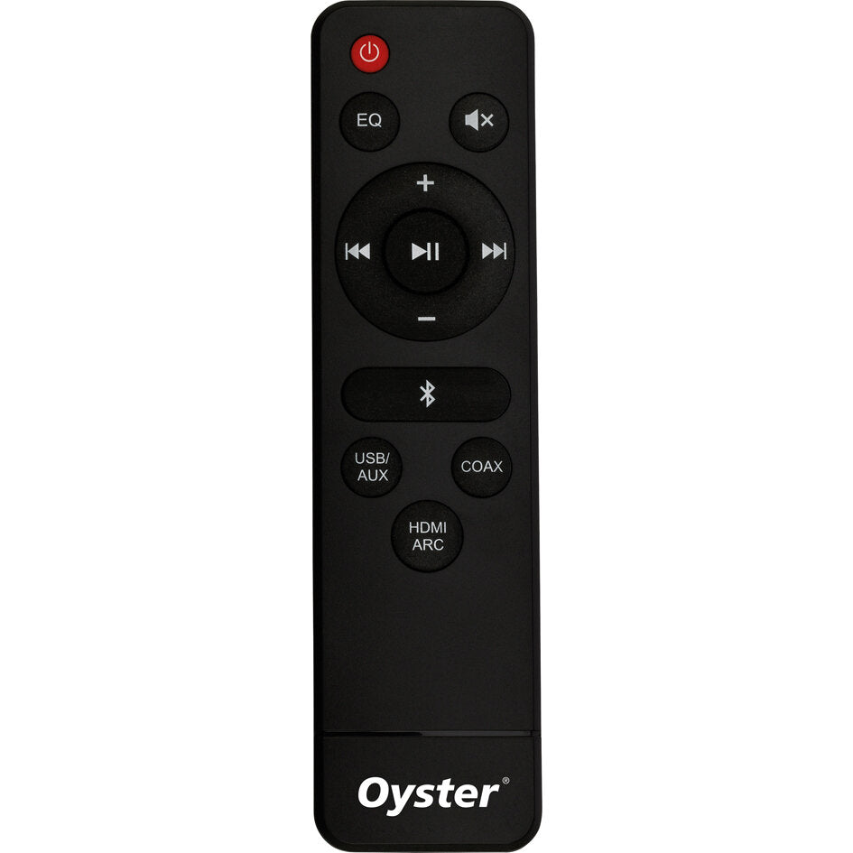 Schwarze Fernbedienung mit roter Power-Taste oben, EQ, Lautstärke, Play/Pause, Bluetooth, USB/AUX, Coax und HDMI ARC Eingängen; Oyster-Logo unten