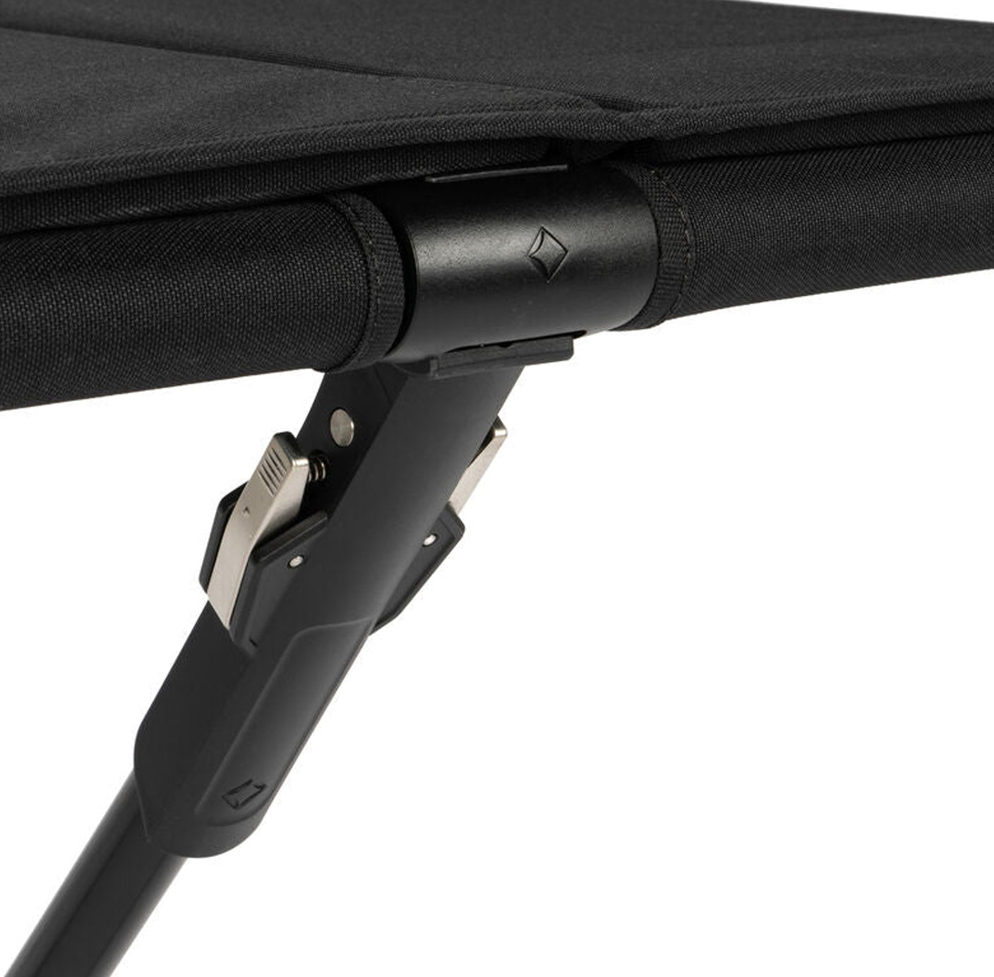 Helinox Table Four Blackout Edition – robuster Campingtisch – Produktansicht 4