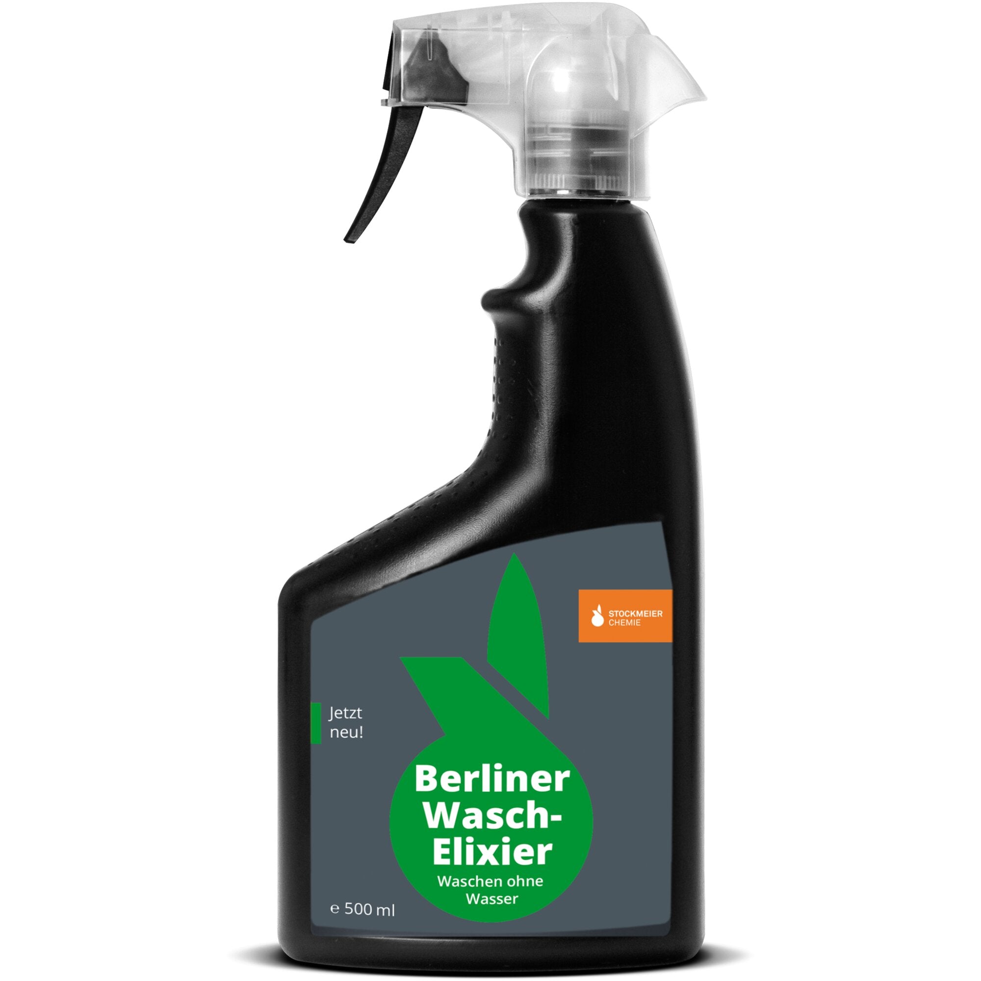 Schwarze Sprühflasche mit transparentem Kopf, Etikett mit grünem Kreis Berliner Wasch-Elixier, Waschen ohne Wasser, Stockmeier Chemie Logo
