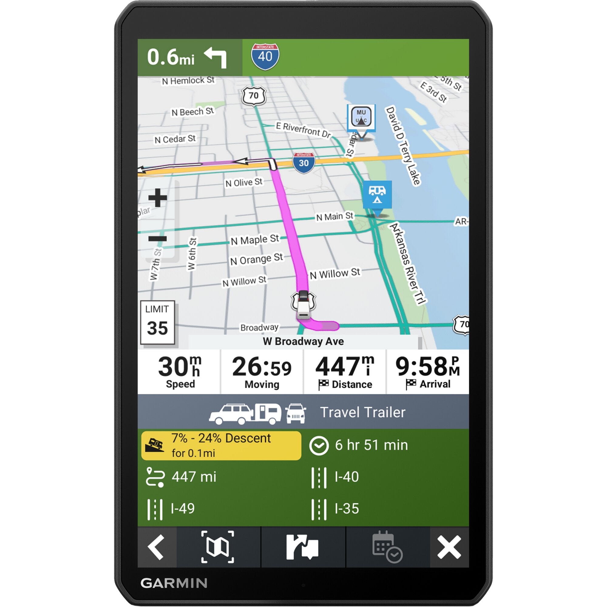 Navigationsgerät Garmin Camper 1095 MT-D EU zeigt Straßenkarte mit Route, grünem Banner 0.6mi, I-40 Schild, RV-Pin, Geschwindigkeitsanzeige 30, Distanz 447m