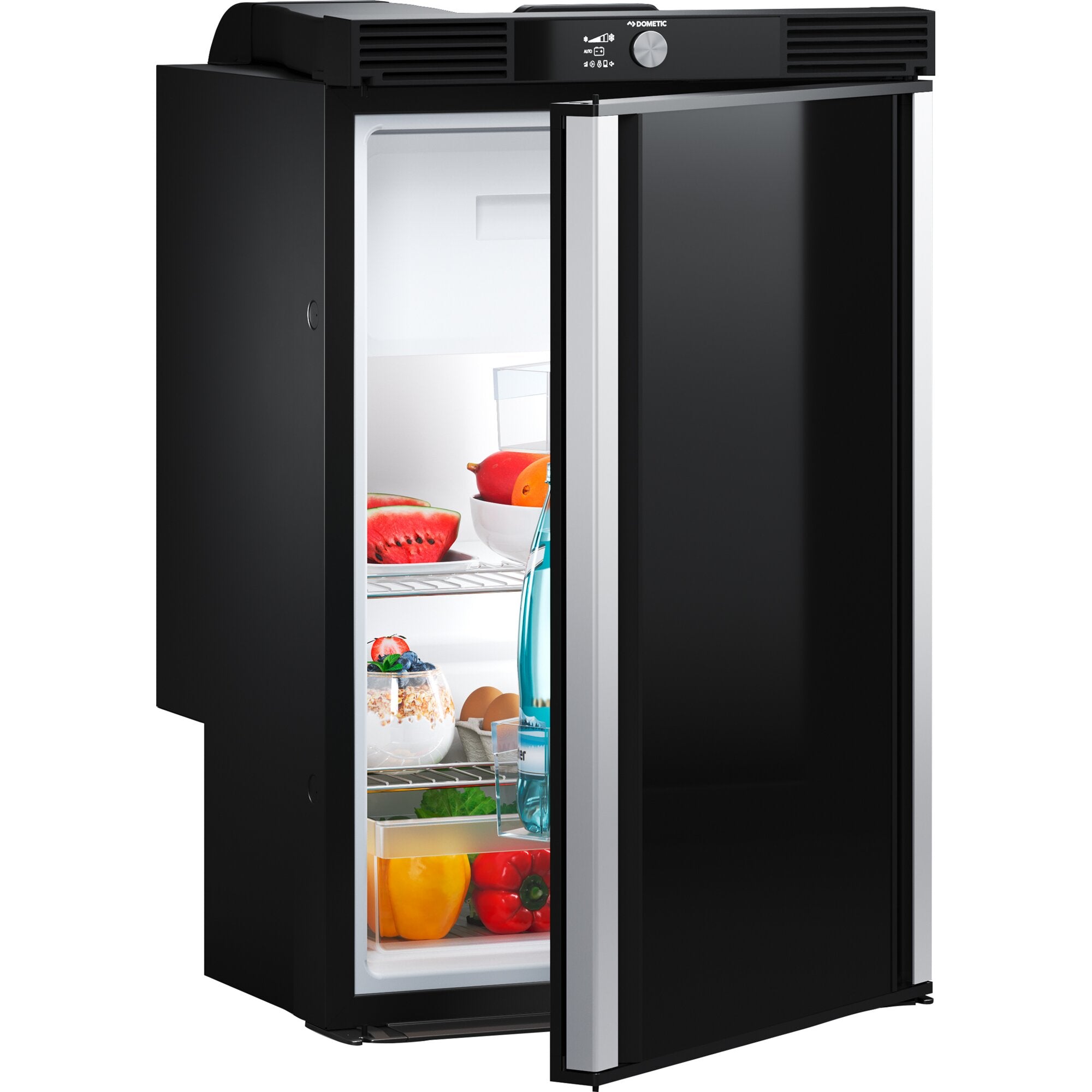 Dometic RCS 10.5T 83 L Kühlschrank in schwarzer Außenfront, offene Tür, beleuchteter Innenraum mit Paprika, Obst und Wasserflasche; oberes Bedienfeld