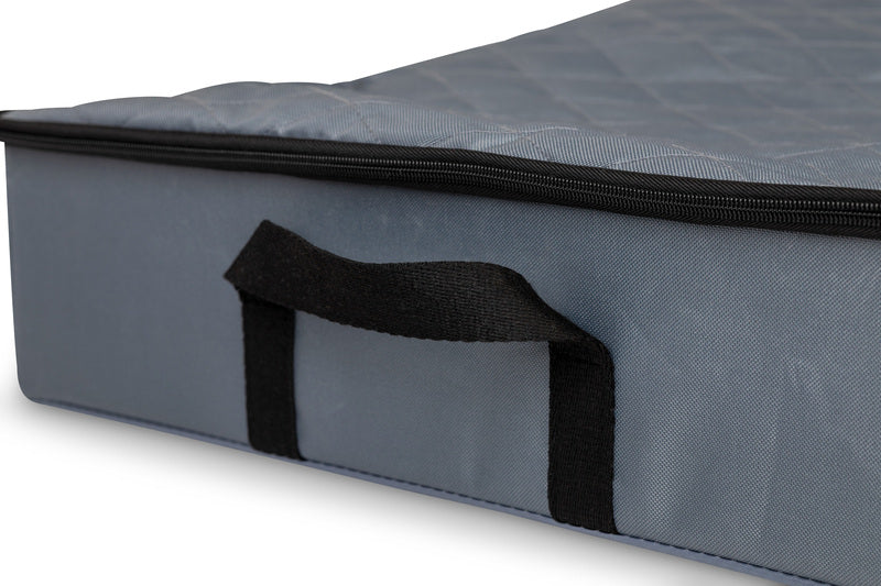 Detailansicht von Tragegriff und Reißverschluss der Holiday Travel Faltbox