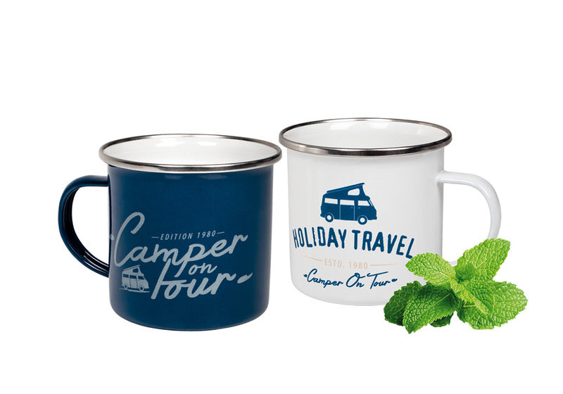 Holiday Travel Bay City Emaille-Becher in Weiß und Blau, 2er-Set