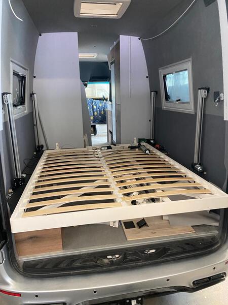 Carbest elektrisches Hubbett für Mercedes Sprinter