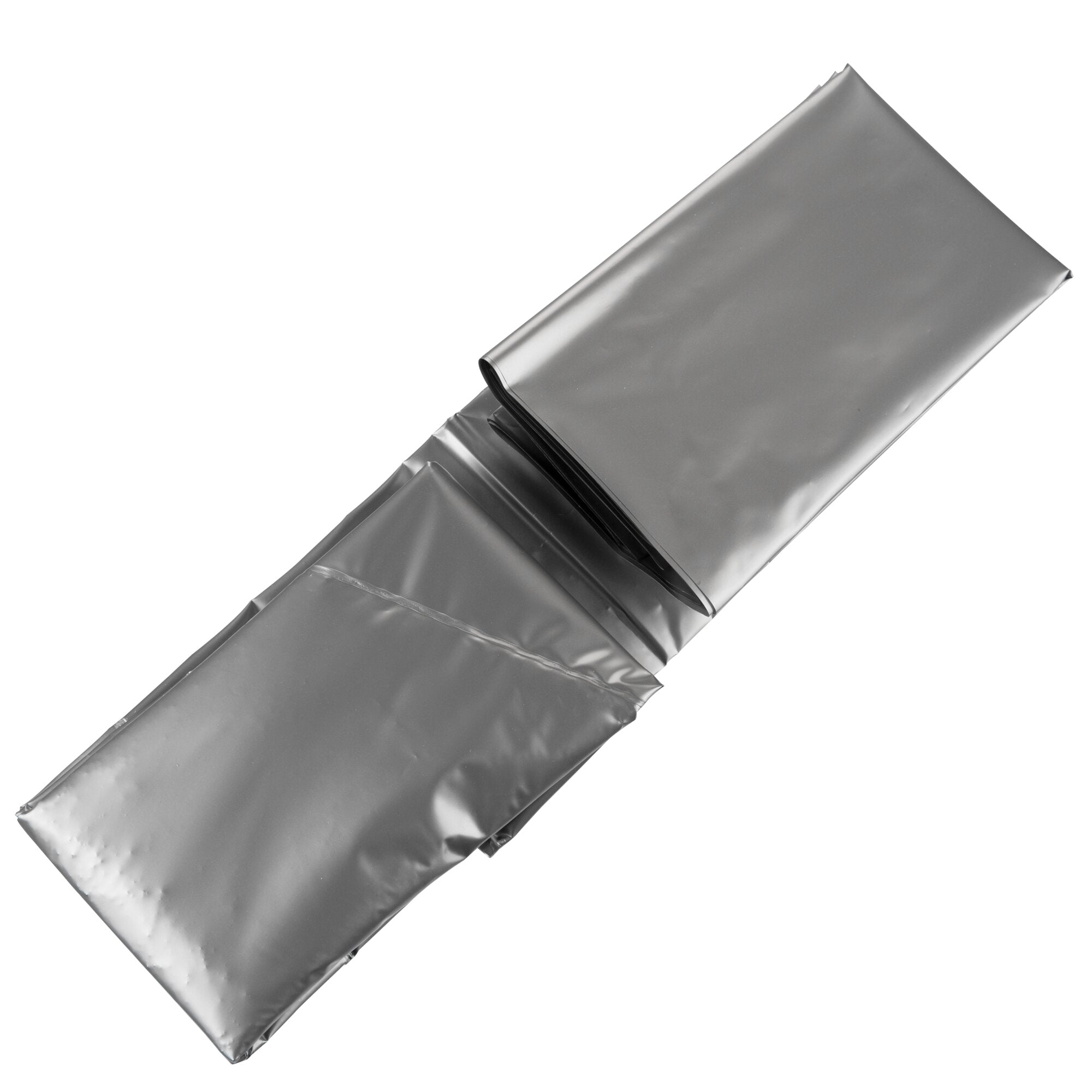 Diagonal ausgerichtete silberne Folienverpackung der Toiletteneinlage Superbag, glänzende Oberfläche und sichtbare Nahtkanten