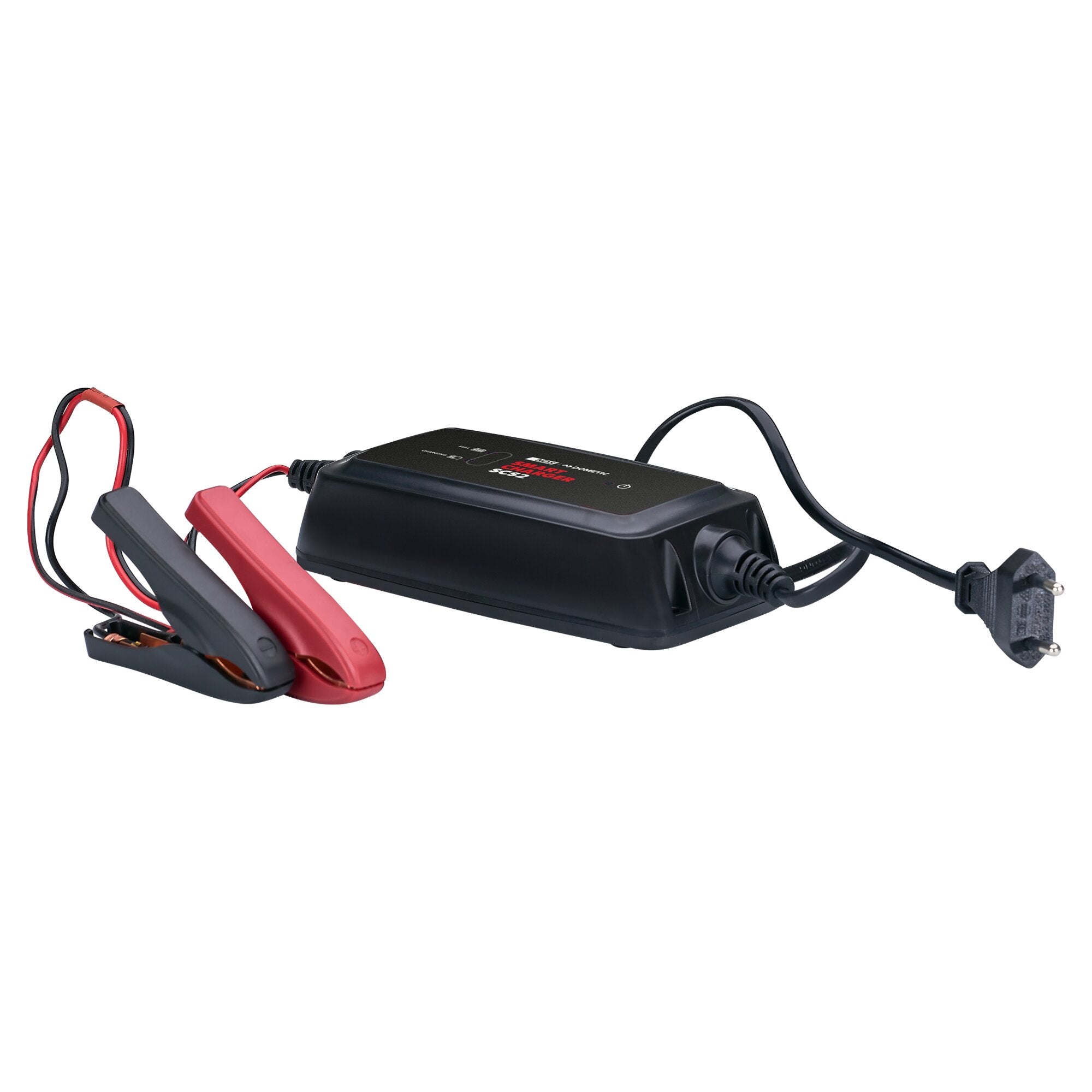 Schwarzes Smart-Charger-Ladegerät mit Display, angeschlossene rote und schwarze Klemmen, Netzstecker rechts sichtbar vor hellem Hintergrund