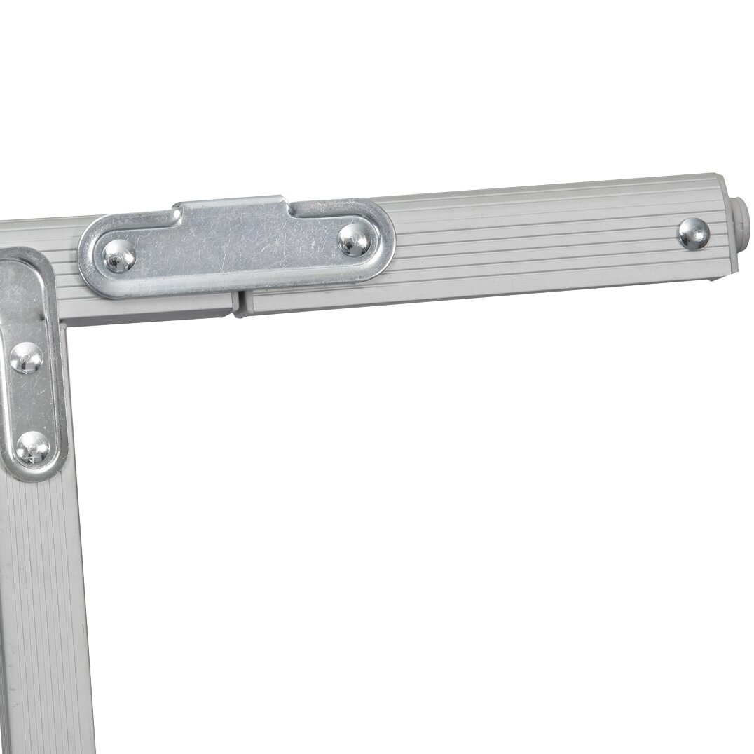 Detail eines silbernen Aluminiumrahmens mit Nutprofil und Schraubverbindungen, sichtbare Halteplatte am Rolltischgestell