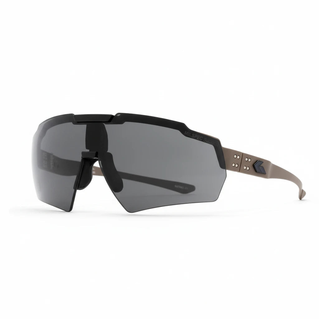 Schwarz getönte, rahmenlose Schutzbrille mit braunen, robusten Bügeln und integrierten Lüftungsschlitzen, designed für.