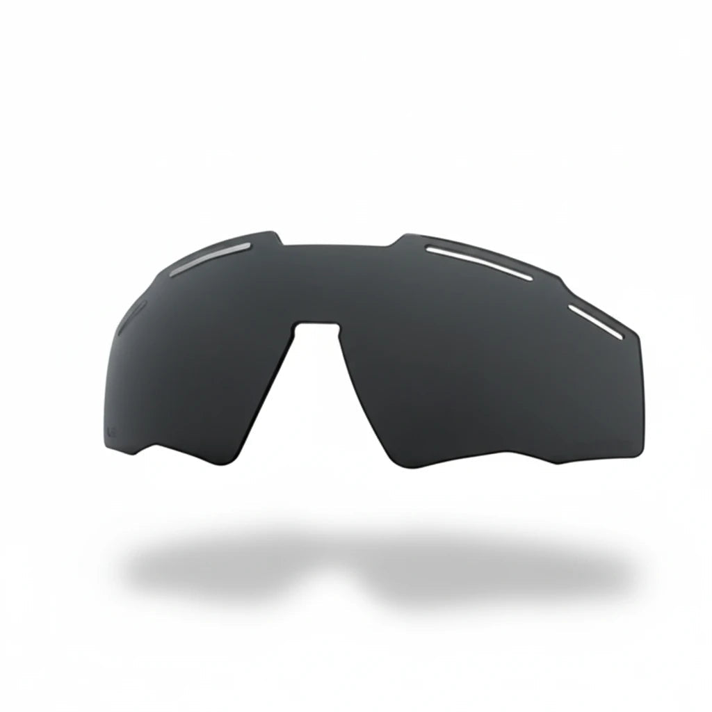 Dunkel getönte GATORZ Blastshield B2 Ersatzlinse mit geschwungenem Design und Lüftungsschlitzen oben.