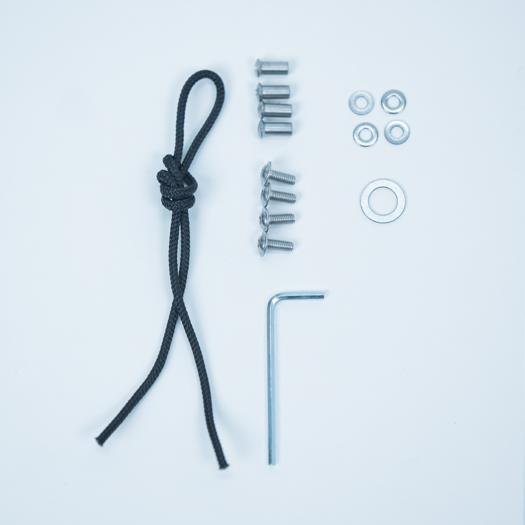 Montageset mit allen Schrauben für BOXIO TOILET & WASH – Produktansicht 1