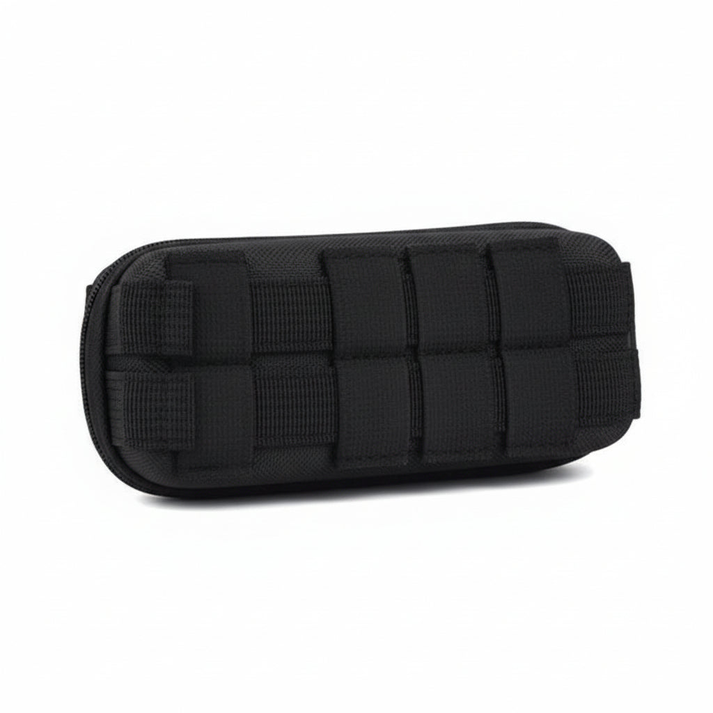 Schwarze GATORZ Molle Brillenhülle mit robustem, rechteckigem Design und Molle-Befestigungsschlaufen vorne aus.