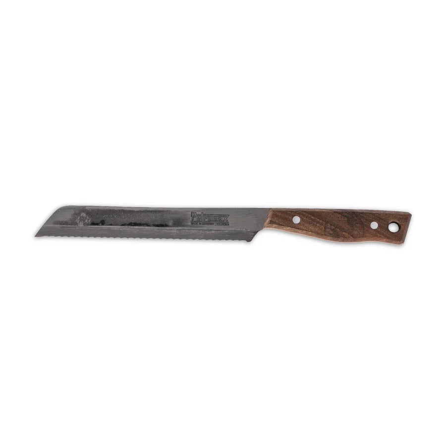 Brotmesser mit 20 cm gezahnter Klinge aus Metall und ergonomischem braunem Holzgriff mit zwei Nieten.