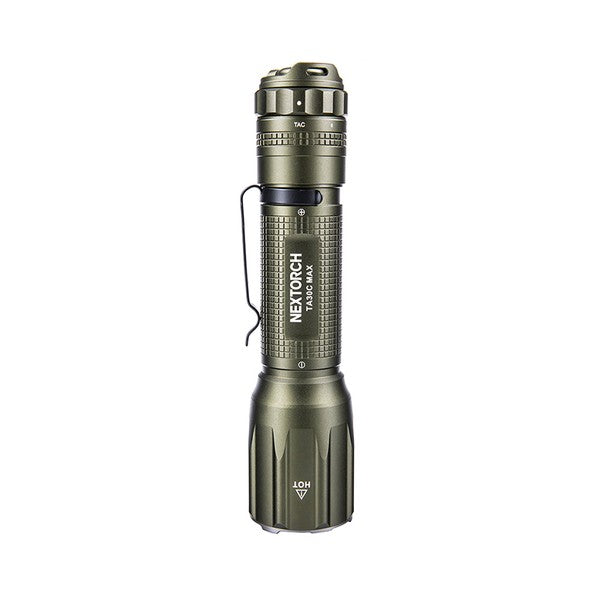 Taktische Nextorch TA30C MAX Taschenlampe in Carbon Green mit Clip, rutschfestem Griff und LED-Frontlicht, 3000 Lumen.