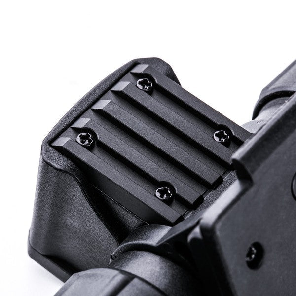 Schwarze NEXTORCH oStar LED-Stirnlampe mit robustem NVG-Montageadapter und schraubbaren Halteplatten aus Metall.