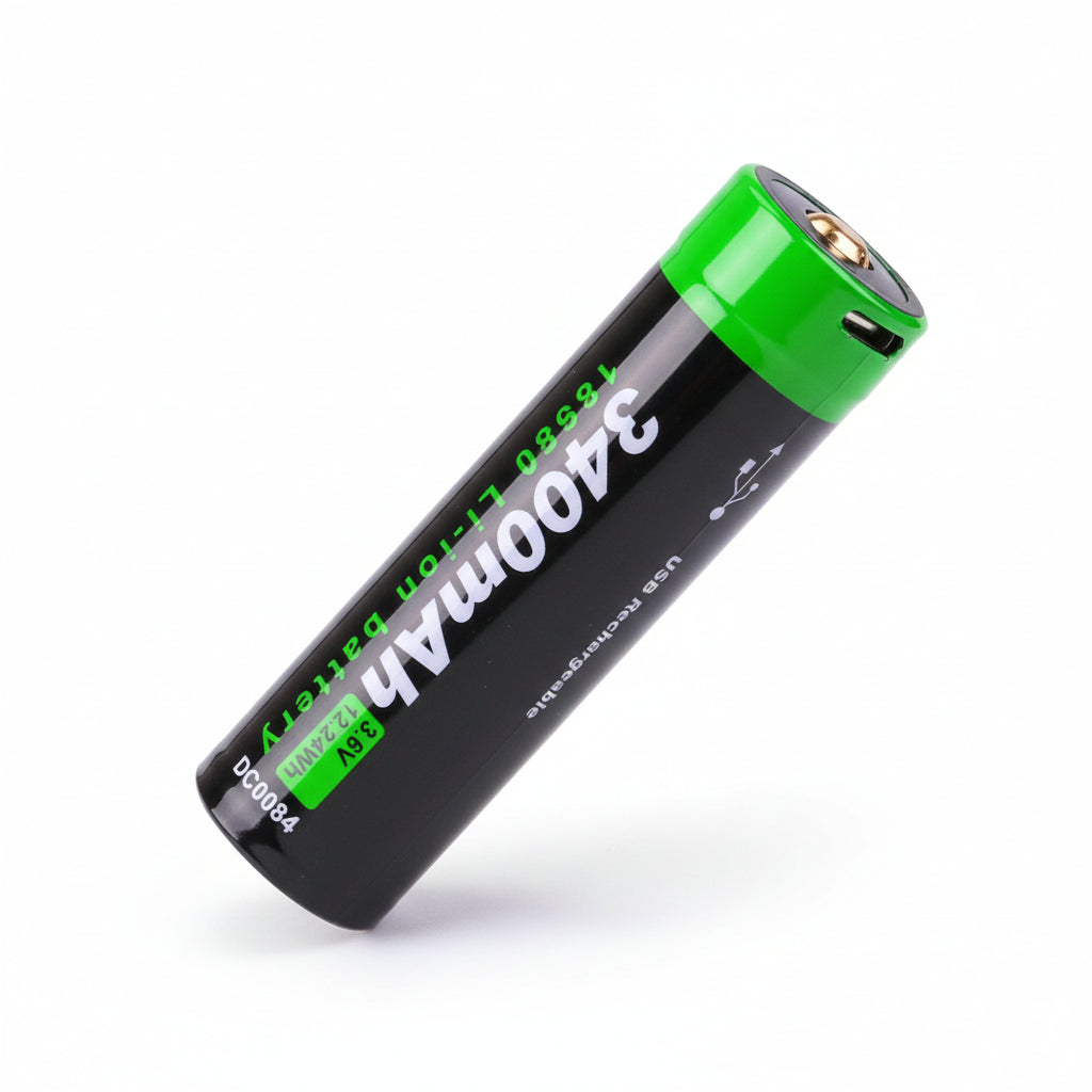 Schwarzer 18650 Li-Ion Akku mit grünem Pluspol, USB-C Ladeanschluss, 3,6 V 3400 mAh, NEXTORCH DC0084C.