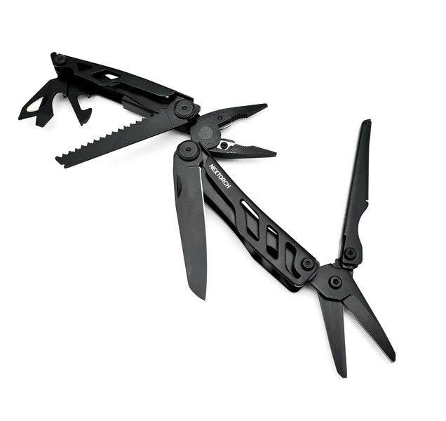Schwarzes NEXTORCH MT10 16-in-1 Multitool mit geöffneten Zangen, Messer, Säge und weiteren Werkzeugen aus Metall.