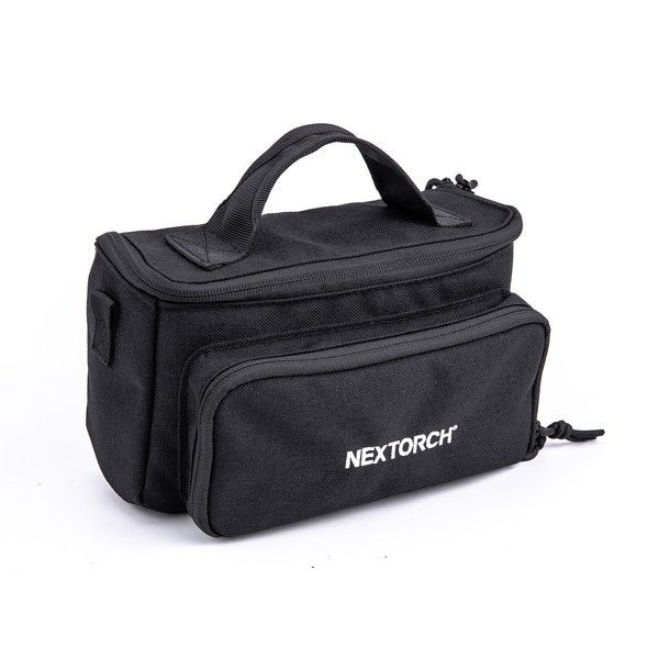NextorchNEXTORCH Saint Torch 30C – Mobiler 15.000 - Lumen Einsatzscheinwerfer - Black Raptor