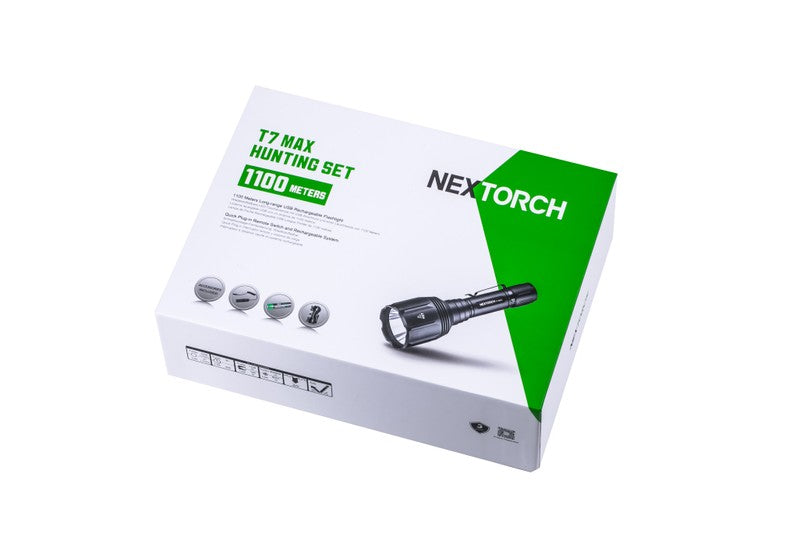 Weiß-grüne Verpackung mit NEXTORCH T7 MAX Jagdtaschenlampe, Abbildung der schwarzen, robusten LED-Lampe mit Halterung und.